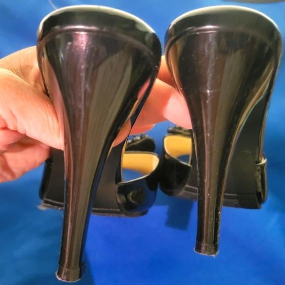 Womens shoes - Picture 2 of 3